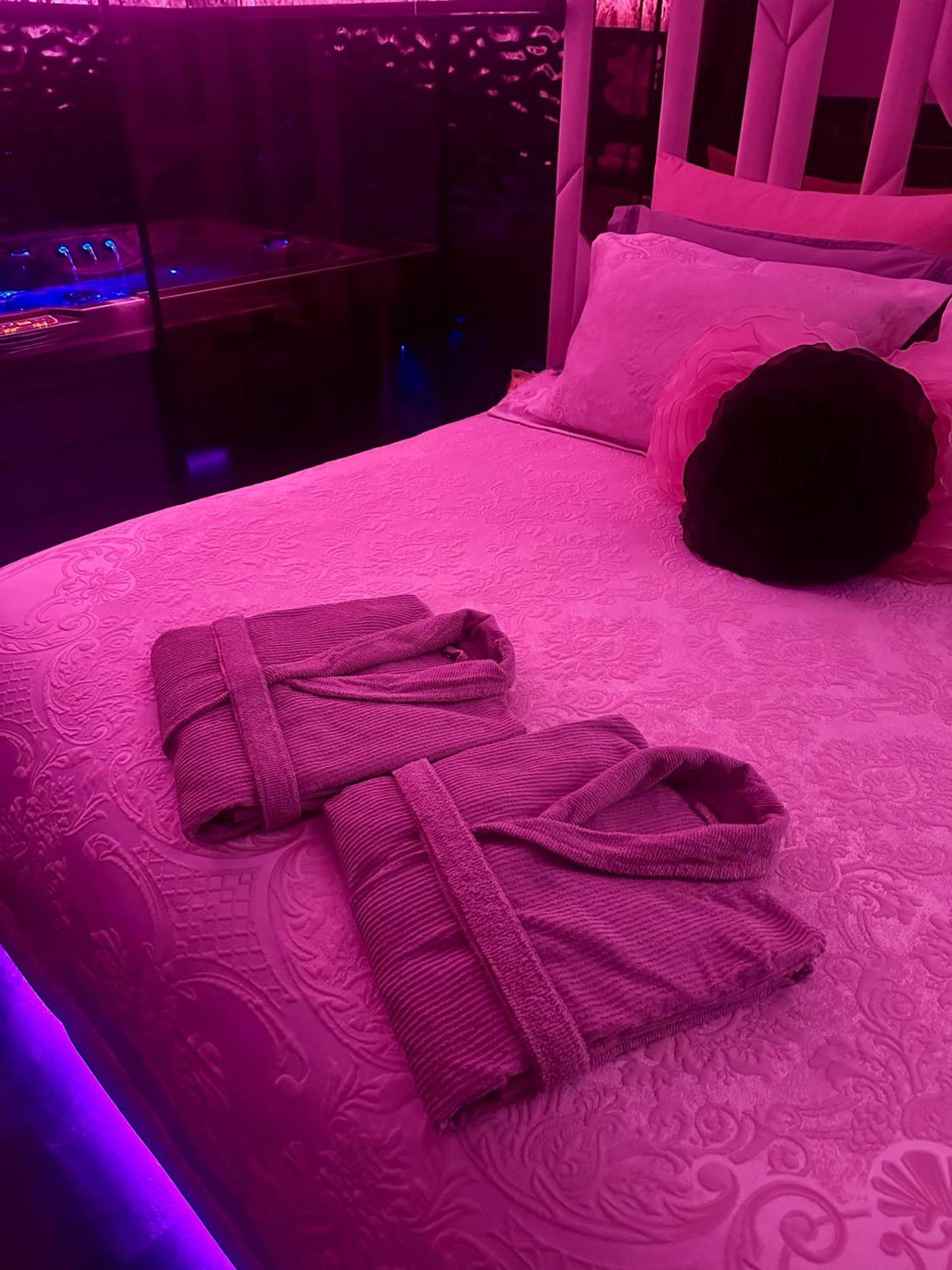 Apartment Secret-private Jacuzzi & Cinema Bucuresti